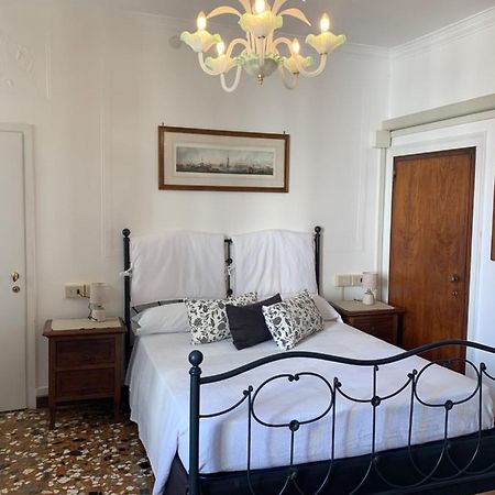 B&B Al Teatro With Canal View Veneza Exterior foto