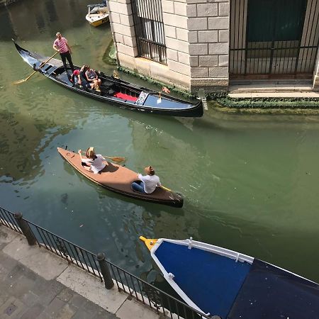 B&B Al Teatro With Canal View Veneza Exterior foto