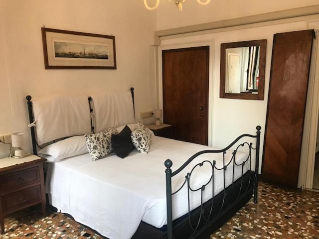 B&B Al Teatro With Canal View Veneza Exterior foto