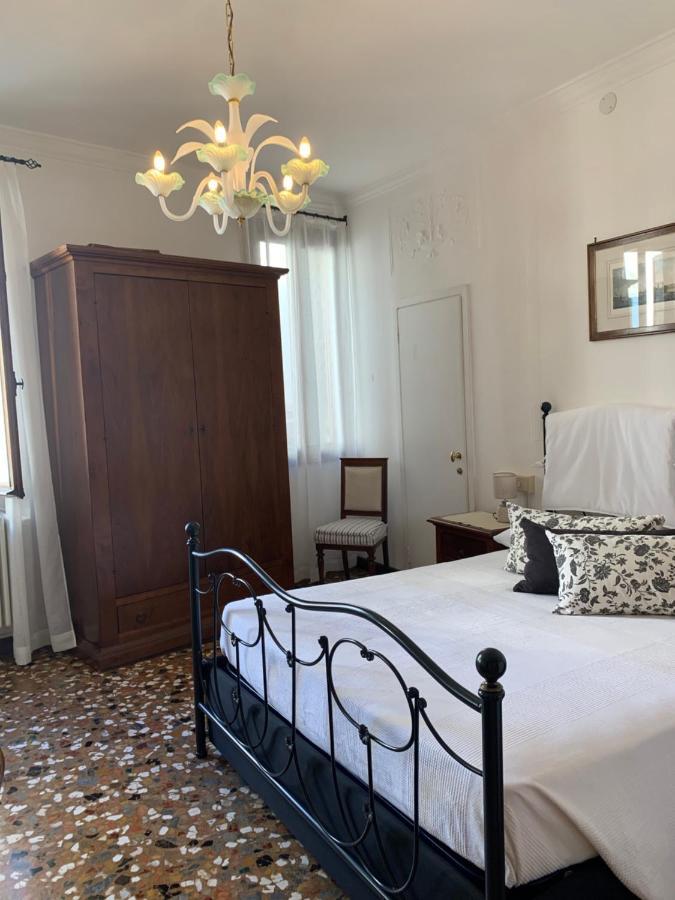 B&B Al Teatro With Canal View Veneza Exterior foto