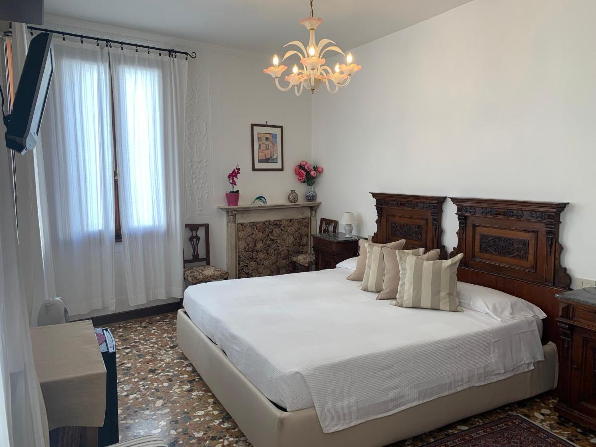 B&B Al Teatro With Canal View Veneza Exterior foto