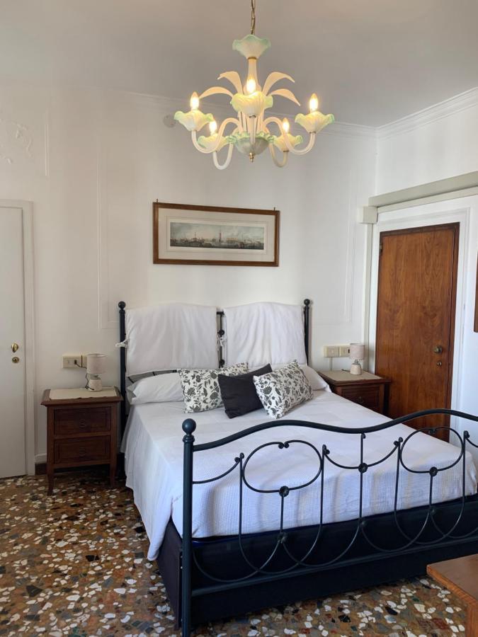 B&B Al Teatro With Canal View Veneza Exterior foto