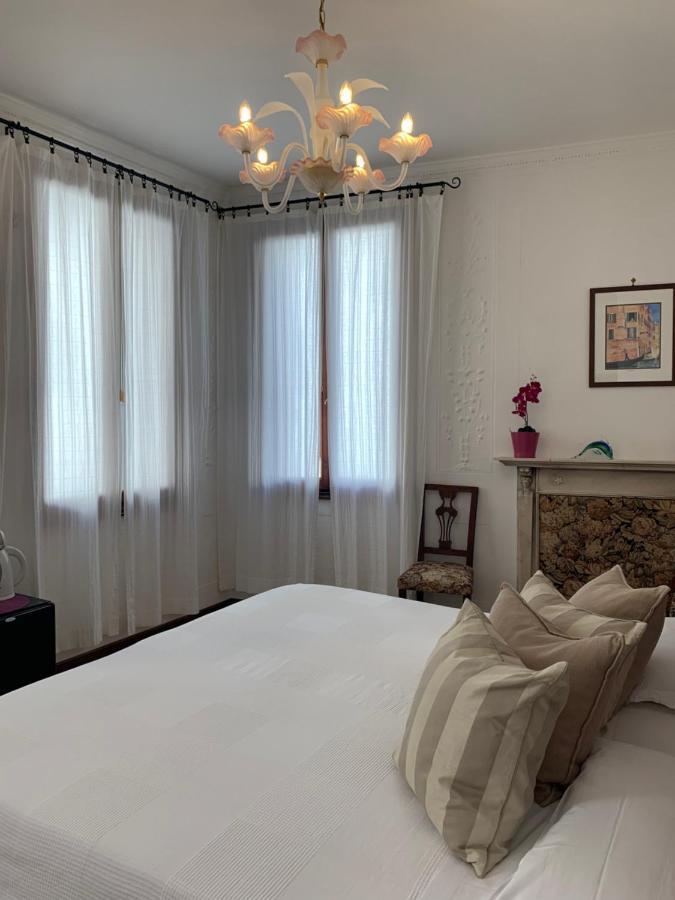 B&B Al Teatro With Canal View Veneza Exterior foto